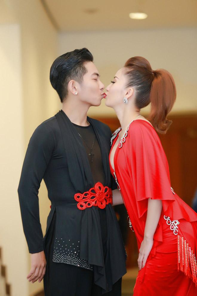 4 sao nữ gặp nhiều sóng gió, thị phi nhất showbiz tiết lộ bí quyết giữ hạnh phúc vợ chồng