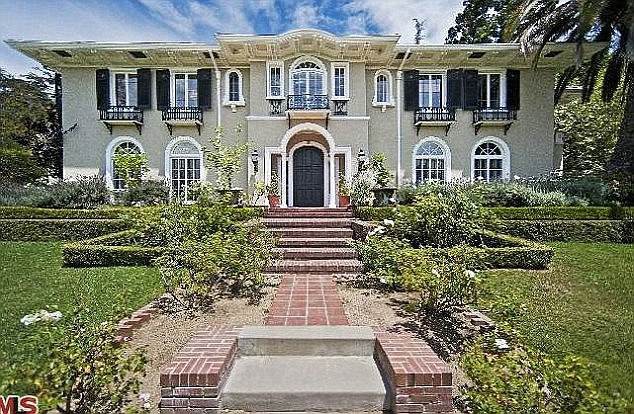 Taylor Swift suýt gặp nguy hiểm khi có kẻ mang hung khí đột nhập vào nhà