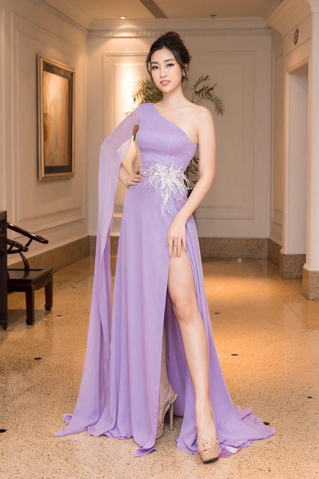 Nắng nóng cực độ, mỹ nhân Việt đua nhau diện váy xẻ bạo mát mẻ