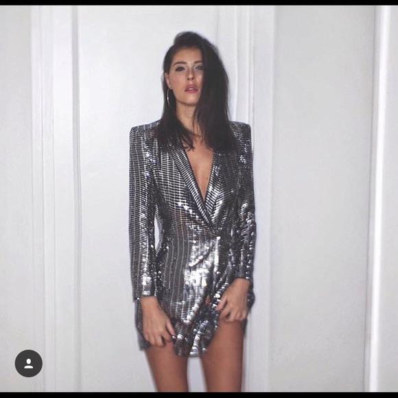 Chiếc váy giá rẻ này đã đánh gục hàng loạt mỹ nhân đình đám của Showbiz