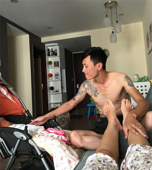 Chùm ảnh: Phụ nữ hơn nhau ở tấm chồng, lấy được người khéo chăm vợ bầu thế này thì còn gì bằng