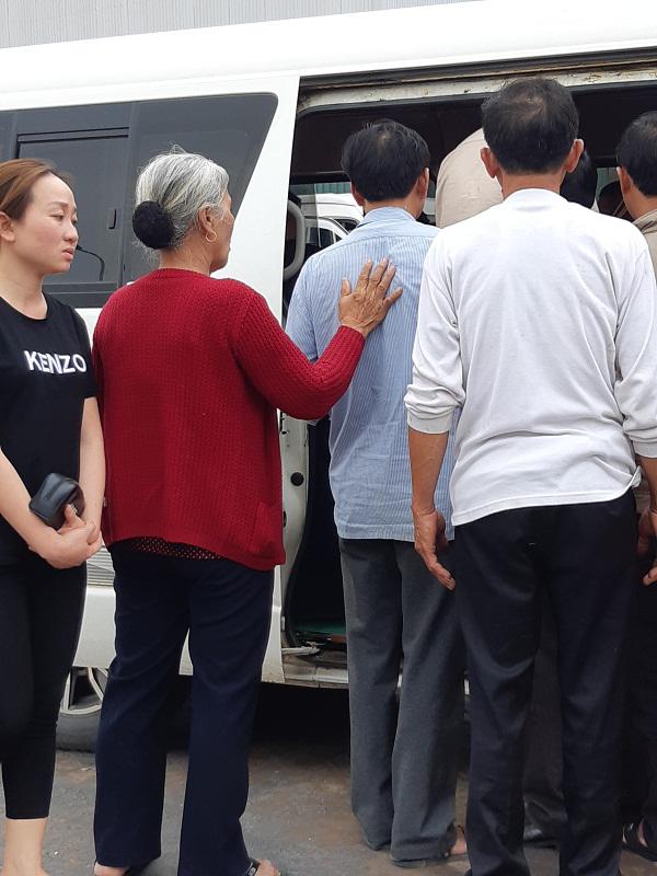 Cô gái Việt đột tử tại Nhật: Người cha bật khóc khi thấy con phủ trắng nilon về sân bay