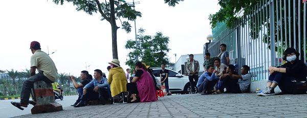 Cô gái Việt đột tử tại Nhật: Người cha bật khóc khi thấy con phủ trắng nilon về sân bay