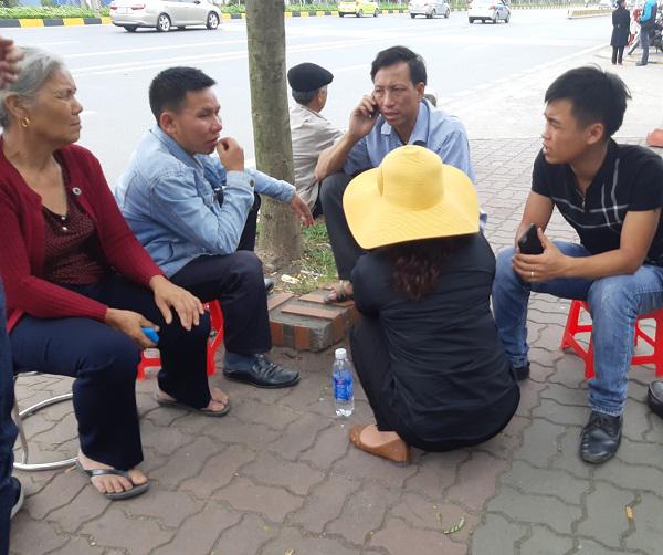 Cô gái Việt đột tử tại Nhật: Người cha bật khóc khi thấy con phủ trắng nilon về sân bay