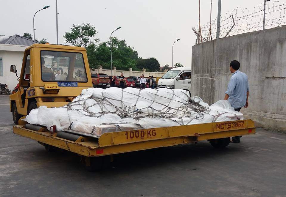 Cô gái Việt đột tử tại Nhật: Người cha bật khóc khi thấy con phủ trắng nilon về sân bay