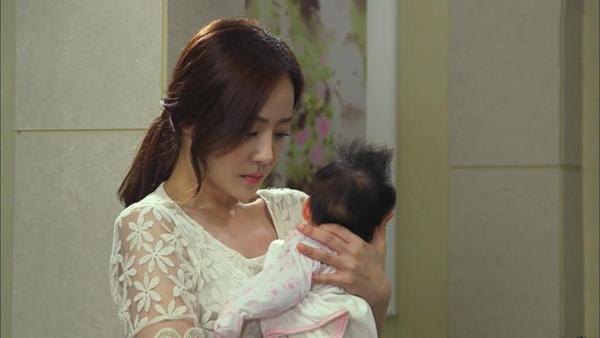 Sự thật đớn đau sau khi đẻ được 1 tuần, vợ nằng nặc bế con về bên ngoại