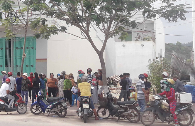 Rưới xăng lên người rồi châm lửa để phản đối cưỡng chế nhà