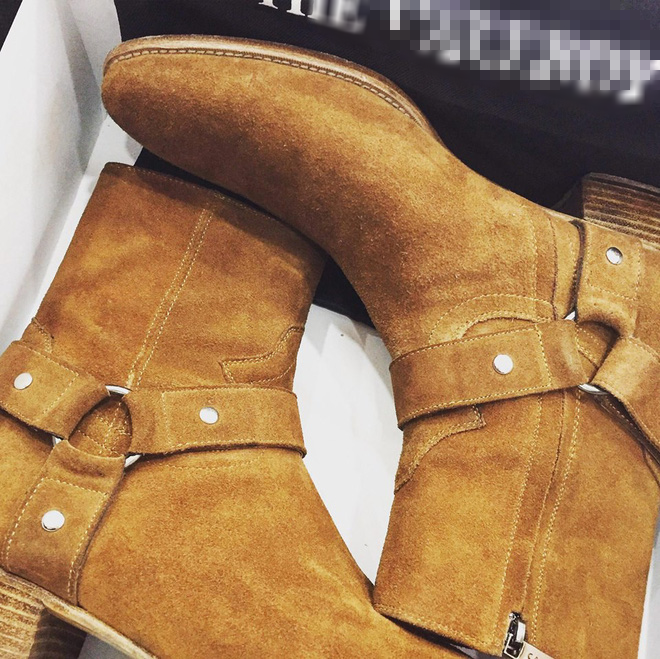 Dù phòng trọ bị cháy trụi do hỏa hoạn, nam sinh vẫn vui mừng vì đôi giày quý còn nguyên không sứt mẻ