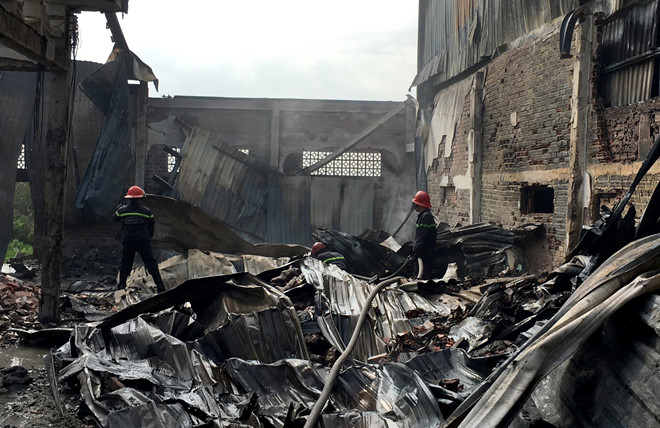 Cháy lớn xưởng tái chế nhựa ở Sài Gòn