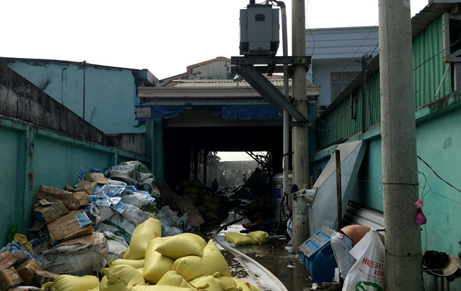 Cháy lớn xưởng tái chế nhựa ở Sài Gòn