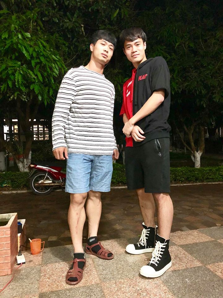 Lầy lội như Công Phượng: Không có tiền mua sandal 11 triệu của Gucci thì cứ lấy luôn dép rọ quê hương mà đi