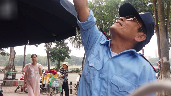 Cư dân Linh Đàm, Hà Nội hoang mang vì 2 lần thấy rắn dài cả mét từ trên trời rơi xuống