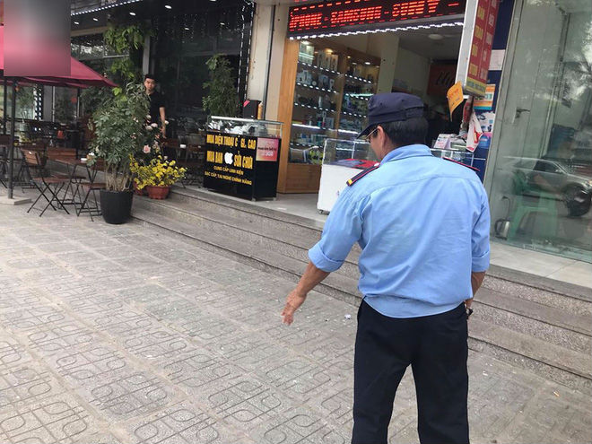 Cư dân Linh Đàm, Hà Nội hoang mang vì 2 lần thấy rắn dài cả mét từ trên trời rơi xuống