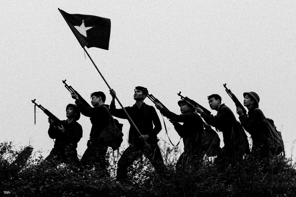 Dân chuyên Sử tái hiện các thời kỳ vàng son của dân tộc qua ảnh kỷ yếu