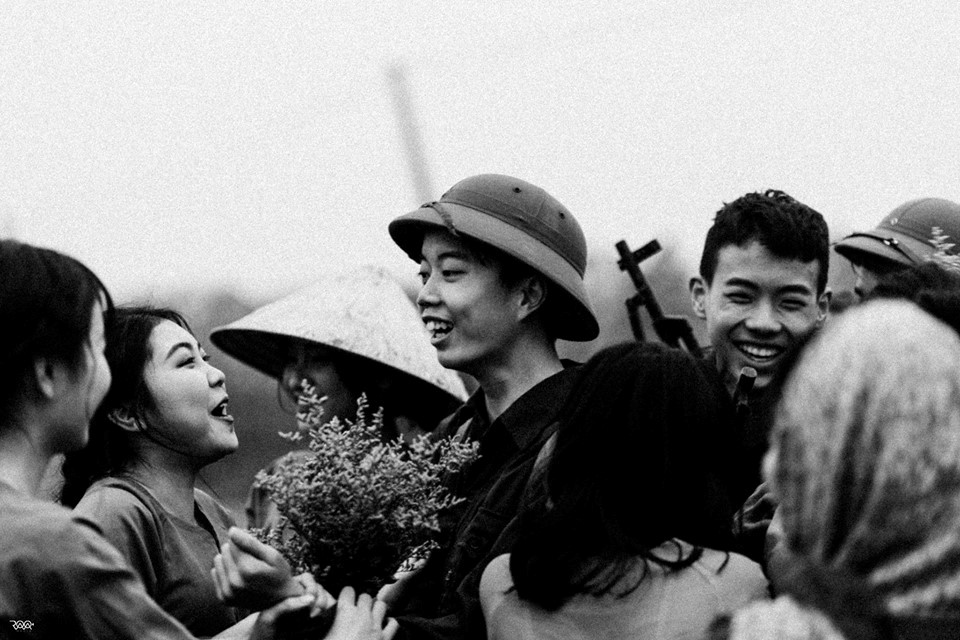 Dân chuyên Sử tái hiện các thời kỳ vàng son của dân tộc qua ảnh kỷ yếu