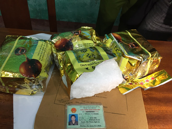 Nữ hành khách giấu gần 3 kg ma túy đá trong các túi trà