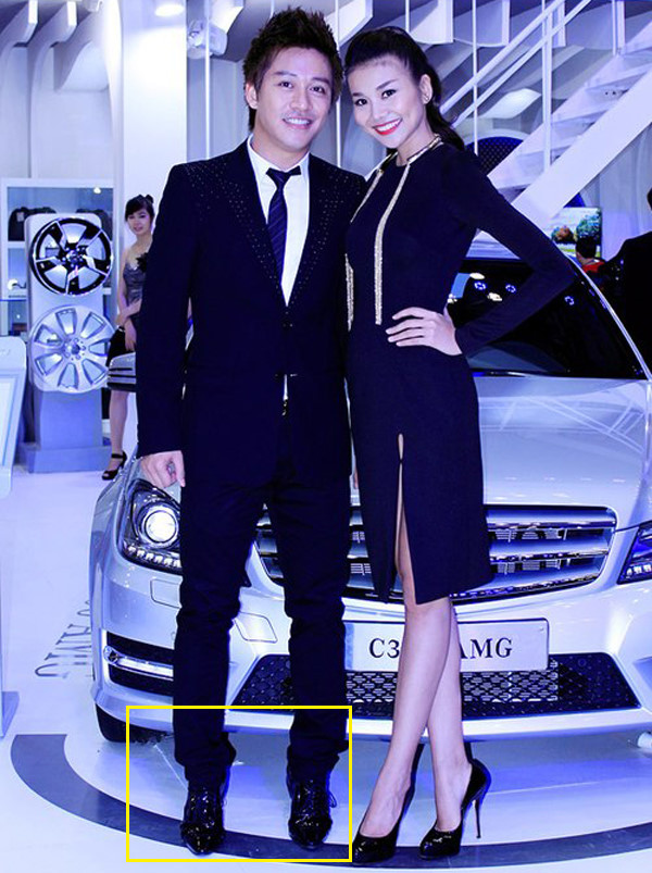 Bí kíp gian lận chiều cao cực ‘đỉnh’ của sao nam V-biz khiến fan ‘ngã ngửa’