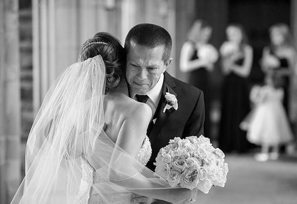 Nghẹn lòng tâm sự con gái cãi lời bố mẹ lấy chồng xa: Mai con về, bố đón con nhé