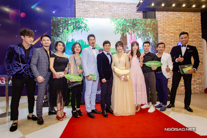 Vợ chồng Lý Hải - Minh Hà sóng đôi ra mắt phim ở Hà Nội