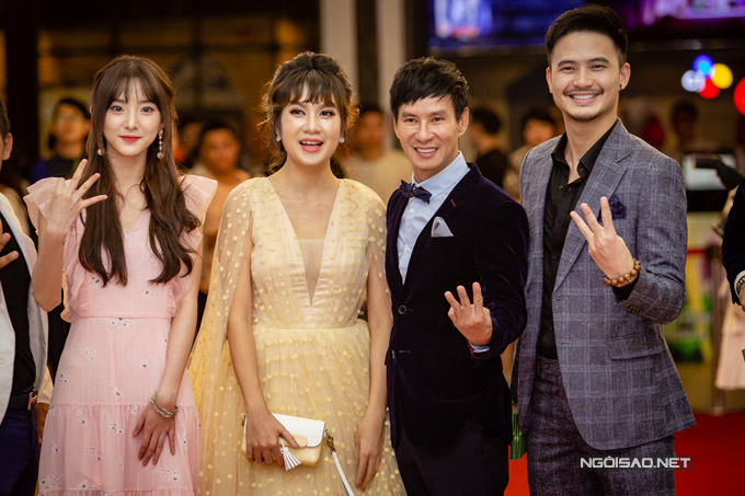 Vợ chồng Lý Hải - Minh Hà sóng đôi ra mắt phim ở Hà Nội