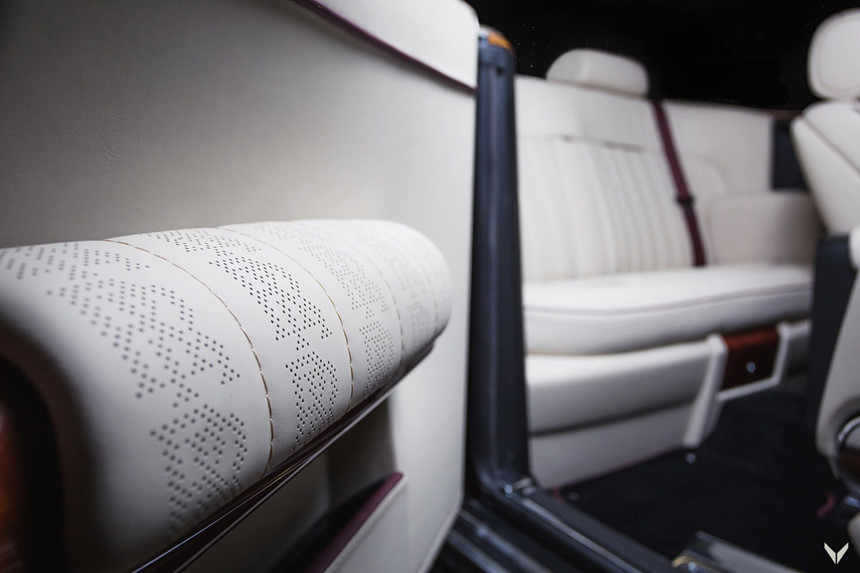 Rolls-Royce Phantom quyến rũ với phiên bản ‘anh đào’