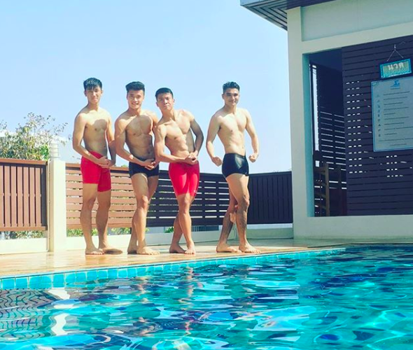 Ngày thường ‘lầy lội’ là thế nhưng khi đứng cạnh mỹ nhân V-biz, U23 Việt Nam khác biệt ‘một trời một vực’ Ngày thường ‘lầy lội’ là thế nhưng khi đứng cạnh mỹ nhân V-biz, U23 Việt Nam khác biệt ‘một trời một vực’