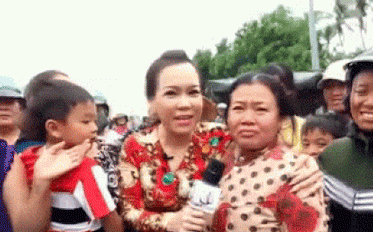 Mẹ chồng lầy lội của năm: Bỏ con dâu đau đẻ để đi gặp Việt Hương