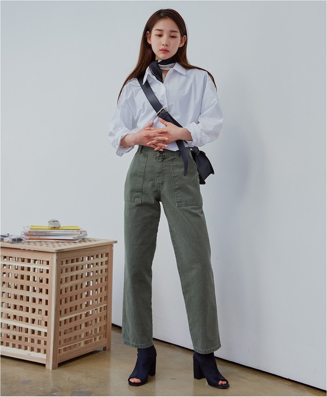 Sơmi trắng đơn giản là vậy, nhưng có tới tận 15 cách kết hợp giúp bạn mặc cả tuần không chán