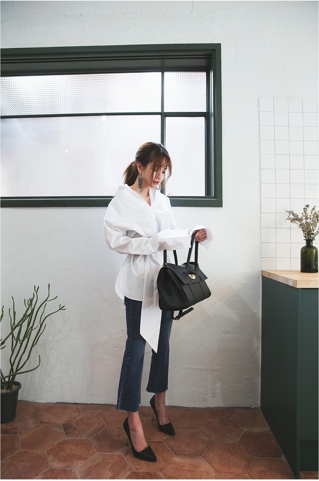 Sơmi trắng đơn giản là vậy, nhưng có tới tận 15 cách kết hợp giúp bạn mặc cả tuần không chán