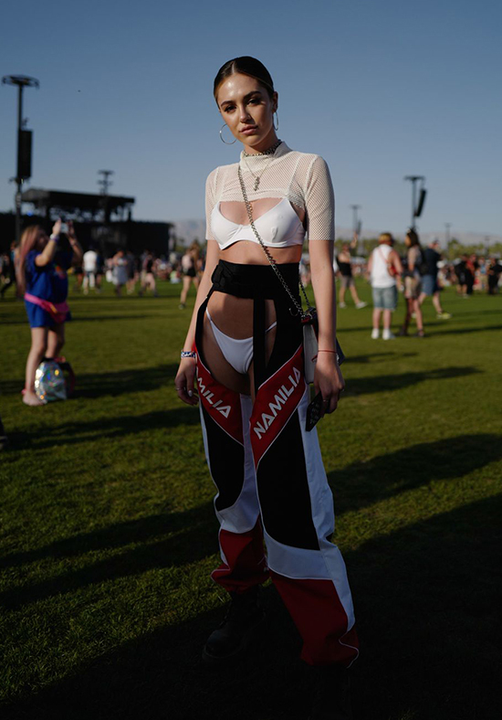 Giới trẻ Mỹ mặc áo tắm, đồ lót đi xem ca nhạc