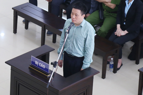 Nhiều bị cáo trong vụ án Hà Văn Thắm đồng loạt khóc xin giảm tội