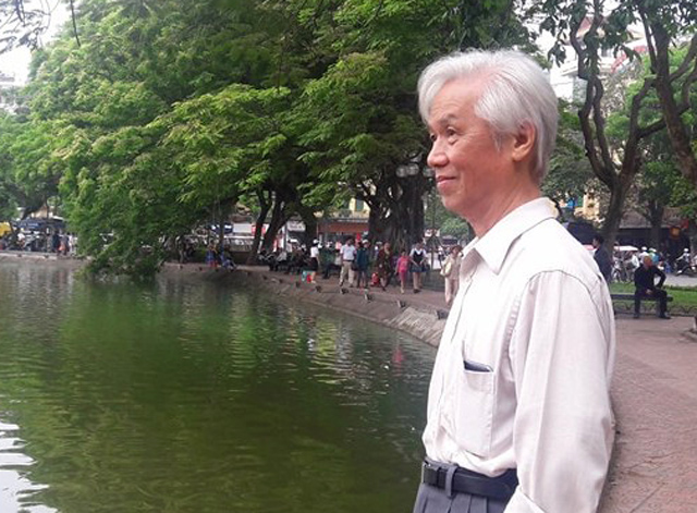 Chuyên gia lý giải màu xanh bất thường tại hồ Gươm