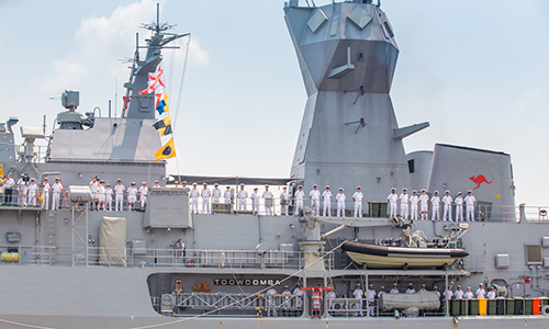 Ba tàu Hải quân Hoàng gia Australia cùng đến TP HCM