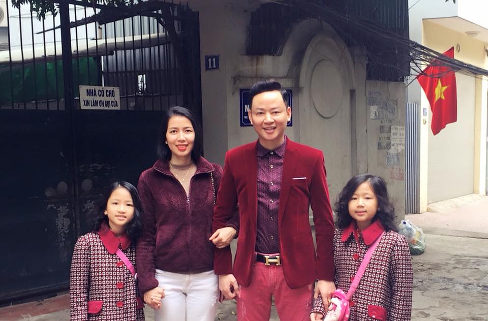 Diễn viên chuyên vai ác kể chuyện tình với vợ thứ 3 kém 17 tuổi