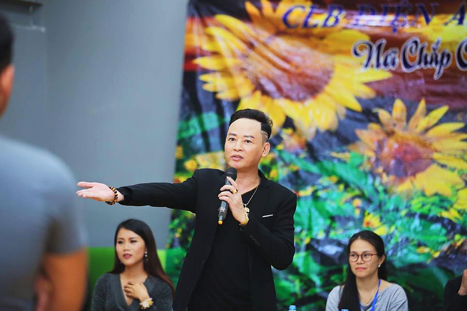 Diễn viên chuyên vai ác kể chuyện tình với vợ thứ 3 kém 17 tuổi