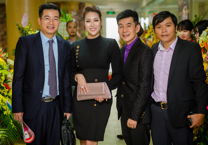 Phi Thanh Vân đã chán mặc hở đi sự kiện