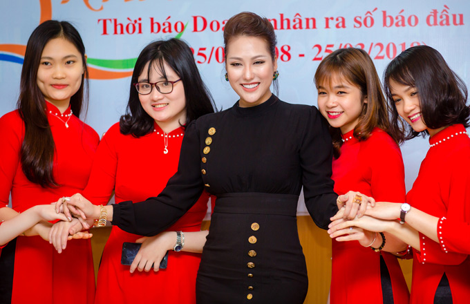 Phi Thanh Vân đã chán mặc hở đi sự kiện