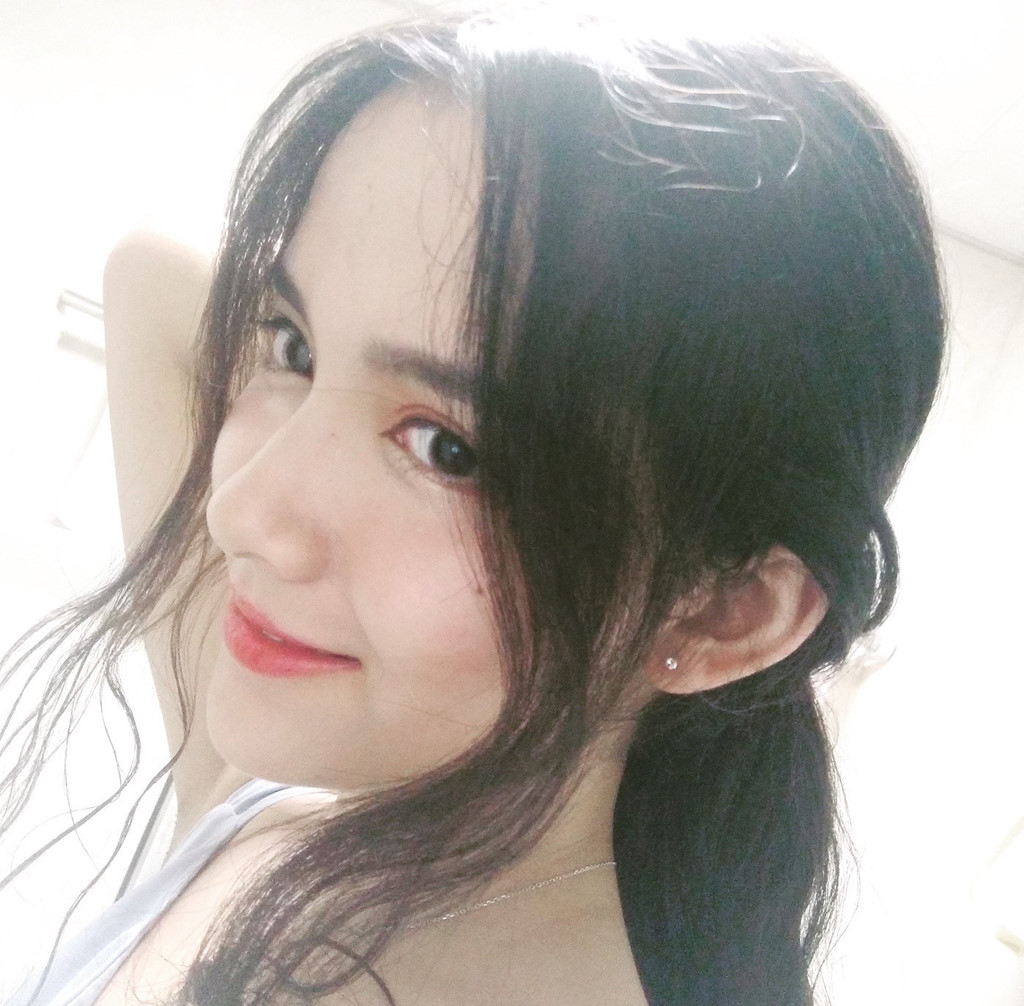 Cô gái 17 tuổi được khen xinh đẹp giống Địch Lệ Nhiệt Ba