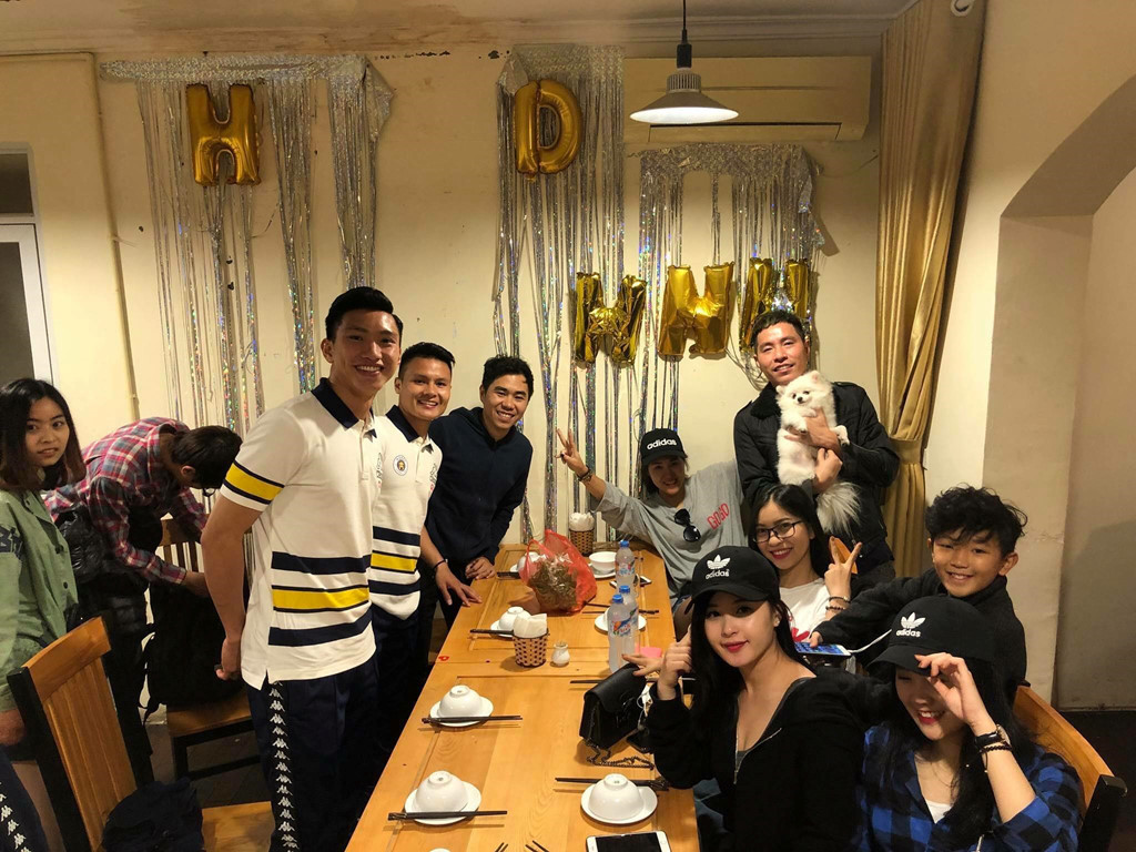 Cầu thủ Đoàn Văn Hậu công khai bạn gái trong ngày sinh nhật?