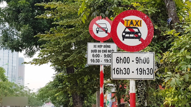 Hà Nội không gỡ biển cấm taxi ở 11 tuyến phố