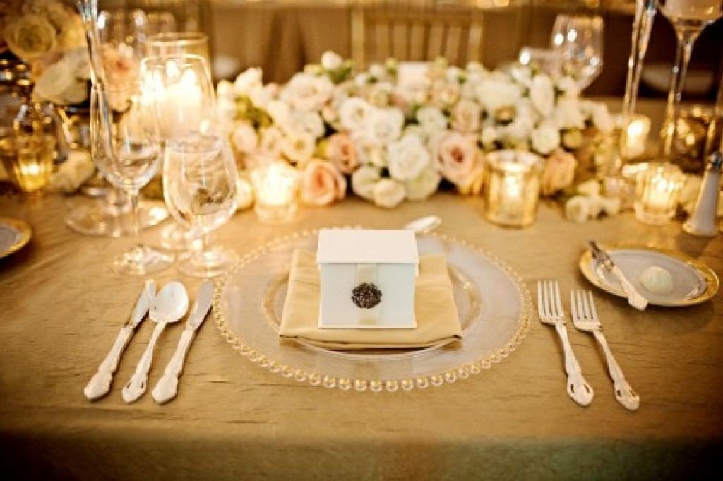 Video lạ hiện trên màn hình, cô dâu nhận cái tát trời giáng từ chú rể