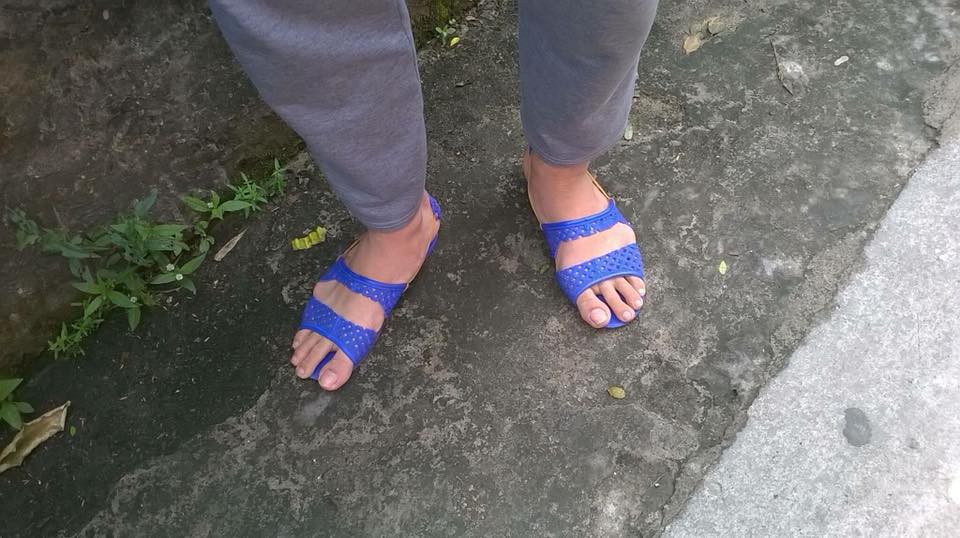 Nâng tầm cực phẩm dép tổ ong thành sandal dạo xóm, dân mạng lo ngại Gucci sẽ học hỏi ý tưởng