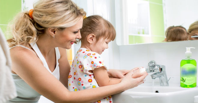 Hầu hết các bậc phụ huynh đều mắc phải 5 sai lầm kinh điển khi cắt móng cho trẻ