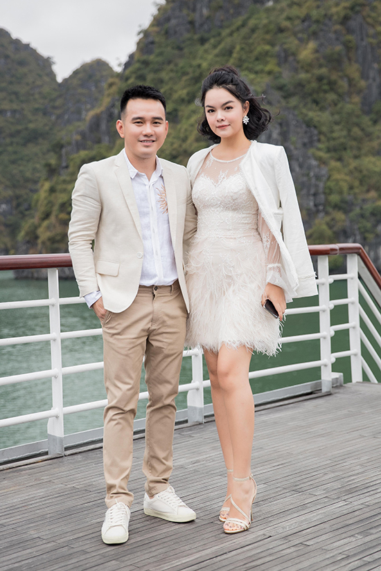 Dàn sao lộng lẫy đến Hạ Long ủng hộ nhà thiết kế Lê Thanh Hoà