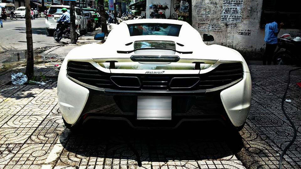 Đại gia Đặng Lê Nguyên Vũ bán hàng loạt siêu xe