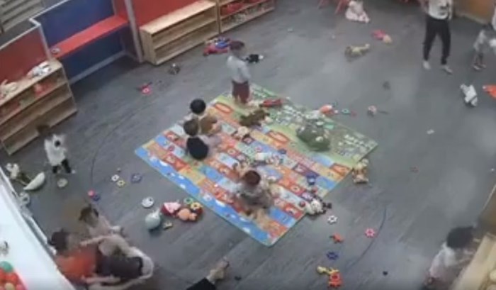 Đình chỉ hoạt động cơ sở mầm non có trẻ bị đánh tới tấp