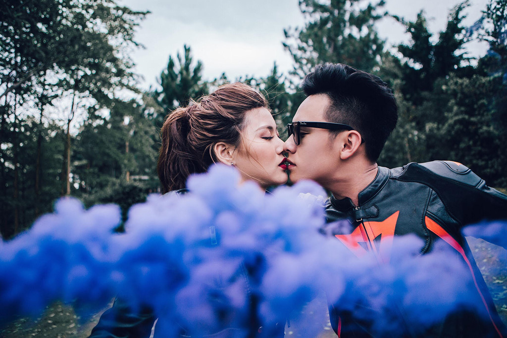 Ảnh cưới với xe phân khối lớn của đôi chị ơi, anh yêu em