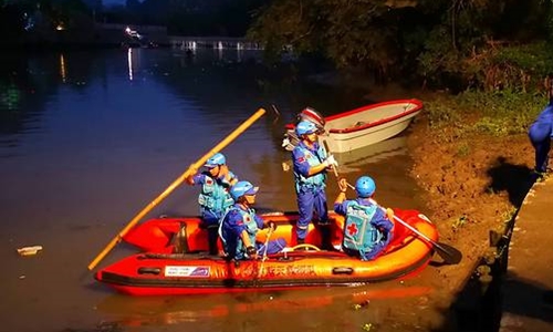 Lật thuyền rồng ở Trung Quốc, 17 người thiệt mạng