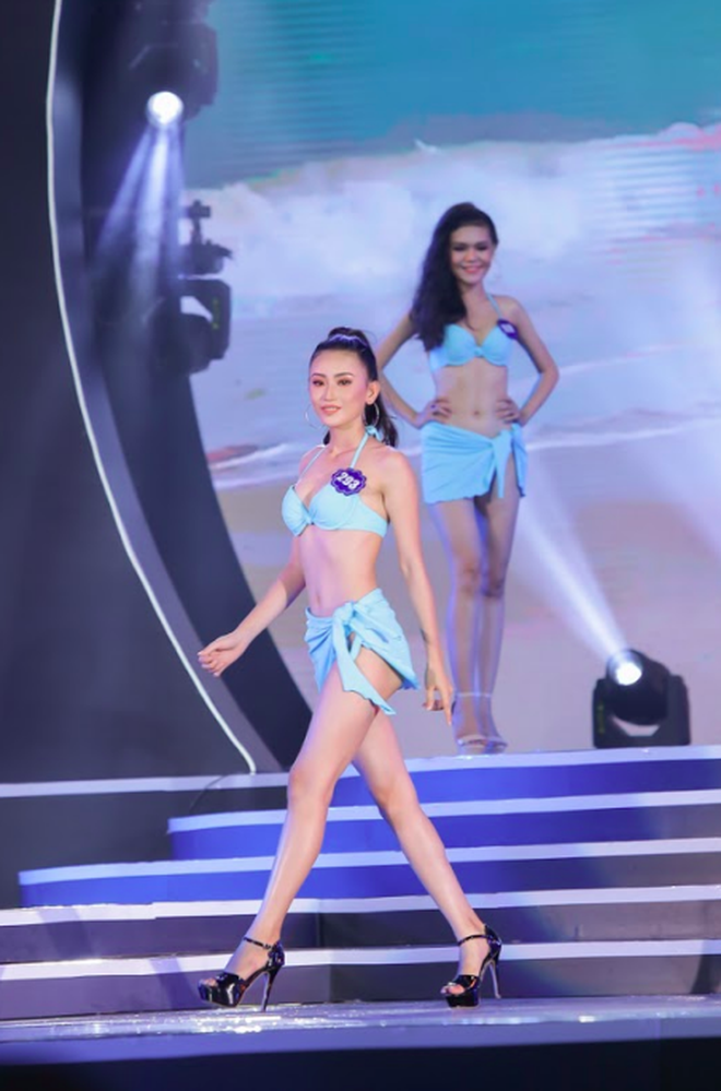 Màn trình diễn bikini nóng bỏng của 40 người đẹp trong đêm Chung kết Hoa hậu Biển Việt Nam Màn trình diễn bikini nóng bỏng của 40 người đẹp trong đêm Chung kết Hoa hậu Biển Việt Nam