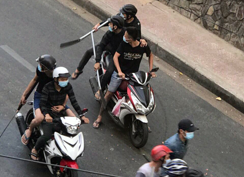 Hơn 30 người hỗn chiến bằng súng, mã tấu ở trung tâm Sài Gòn